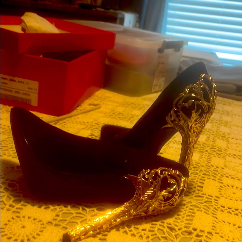 Shoe Dazzle Black and Gold Heels